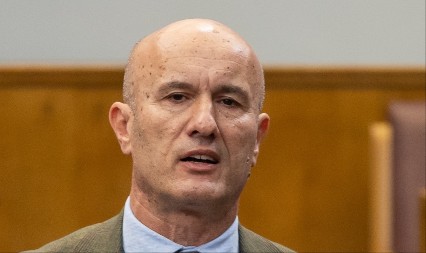 „Čudo da nema kapele“: Politika podsmjeha prema narodu u režiji PES-a